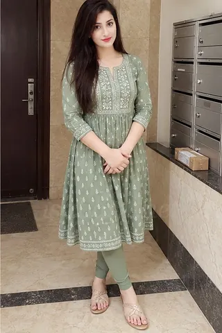 Saniya, 24, call girl in Navi Mumbai